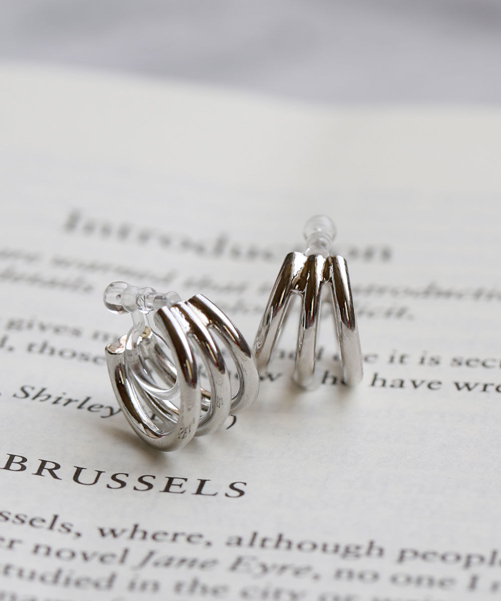 colleca la「ノンホール・3連フープの樹脂イヤリング」|イヤリング|シルバー