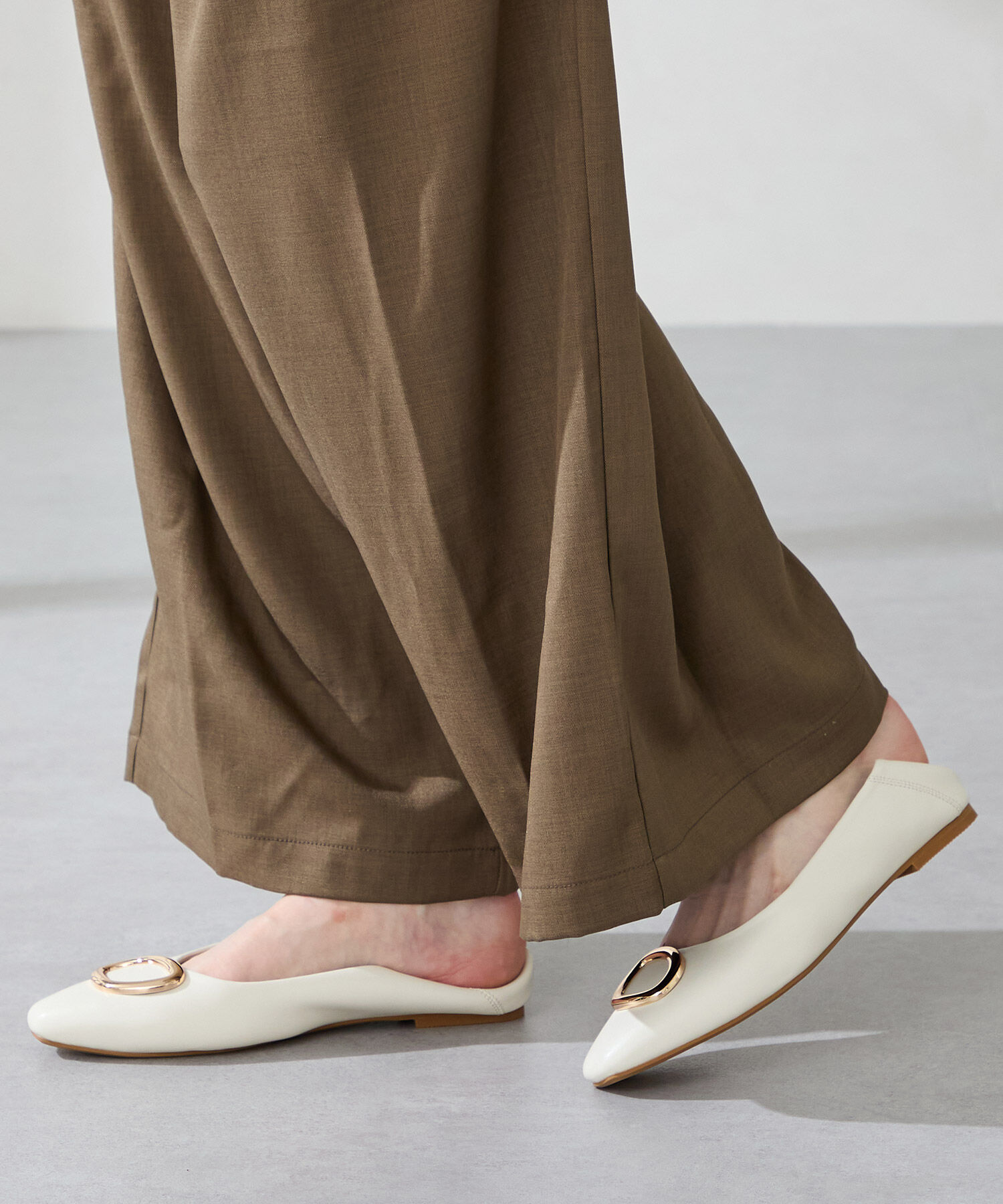 WA Oriental TRaffic「●2025秋冬新作●ゴールドモチーフフラットパンプス/52309」|パンプス|