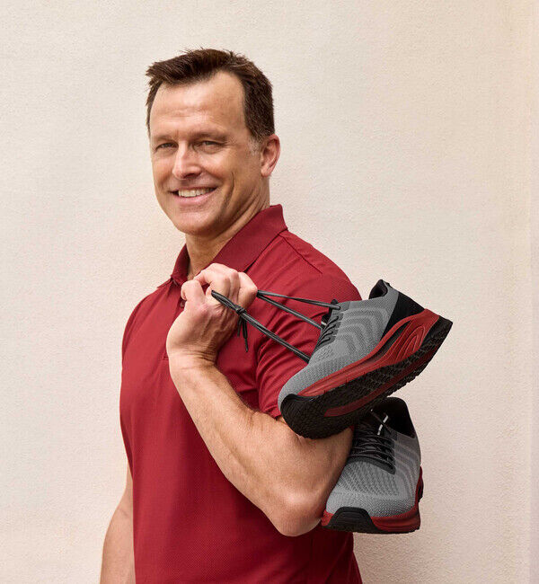 Orthofeet「【オーソフィート】ティロス ミディアム/グレー レッド テキスタイル/シューズ メンズ」|スニーカー|