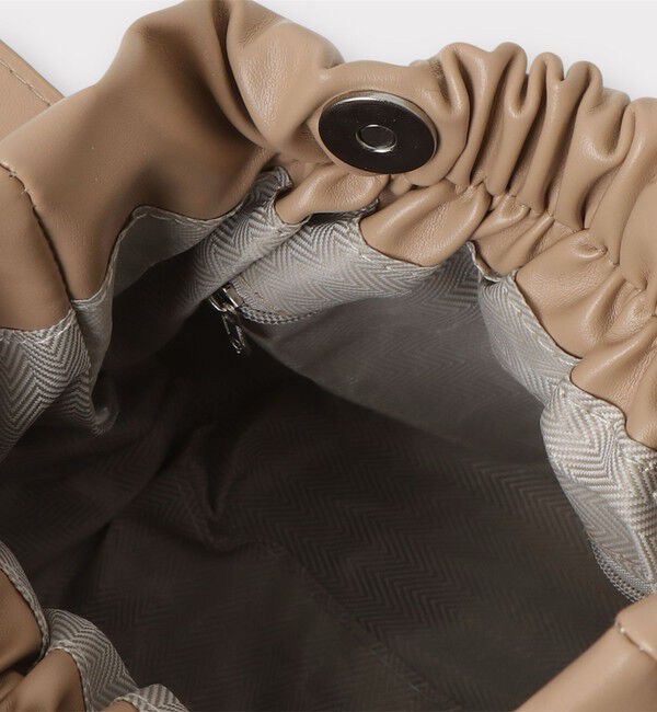 fredy emue「ギャザー三角ワンハンドルバッグ」|ショルダー・メッセンジャー|