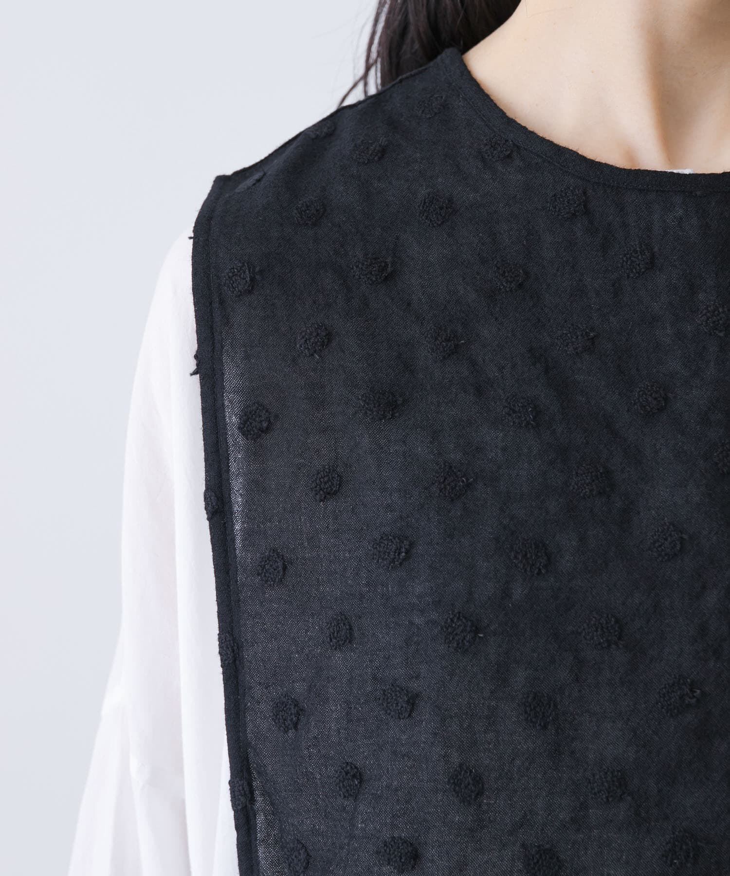 かぐれ「ドット刺繍ウールガーゼビブ」|ベスト・ジレ|