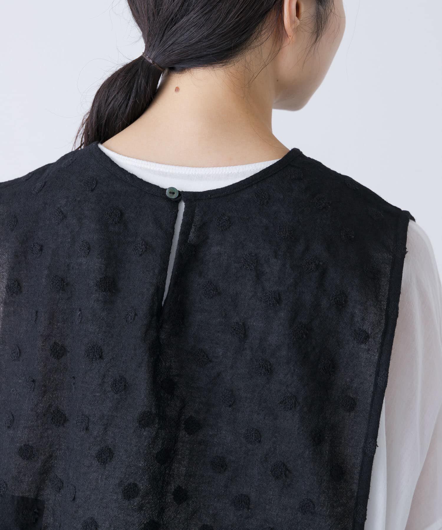 かぐれ「ドット刺繍ウールガーゼビブ」|ベスト・ジレ|