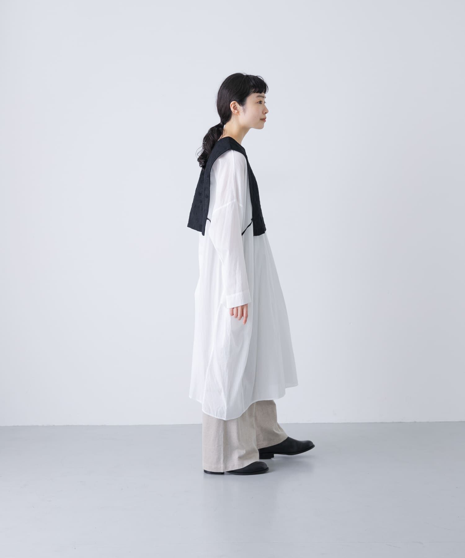 かぐれ「ドット刺繍ウールガーゼビブ」|ベスト・ジレ|