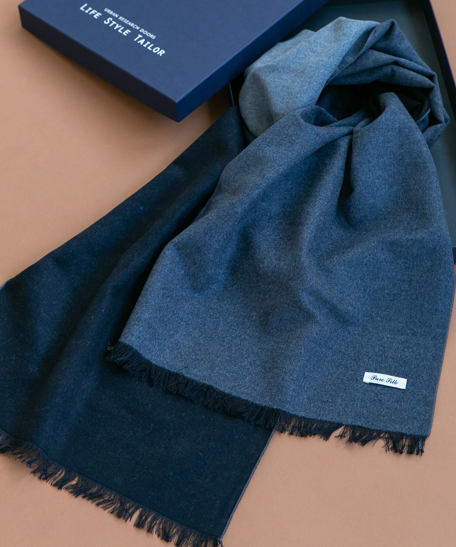 URBAN RESEARCH DOORS「LIFE STYLE TAILOR　シルクリバーシブルマフラー」|マフラー|グレー系その他