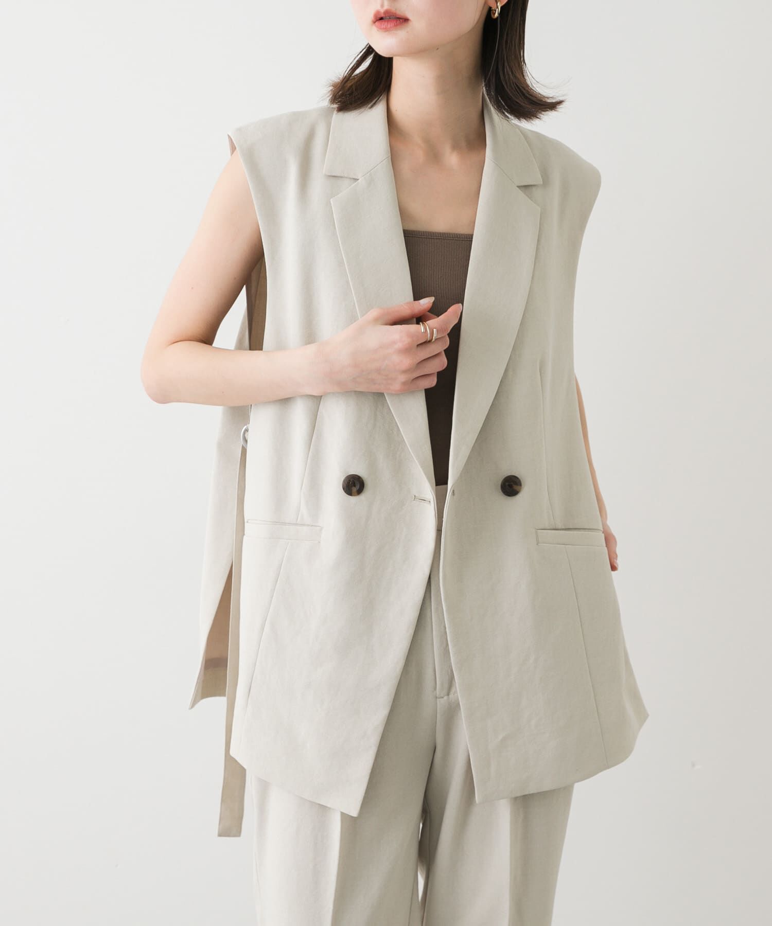 SENSE OF PLACE by URBAN RESEARCH「『UR TECH DRYLUXE』リネンライクサイドベルトジレ」|ベスト・ジレ|ライトベージュ