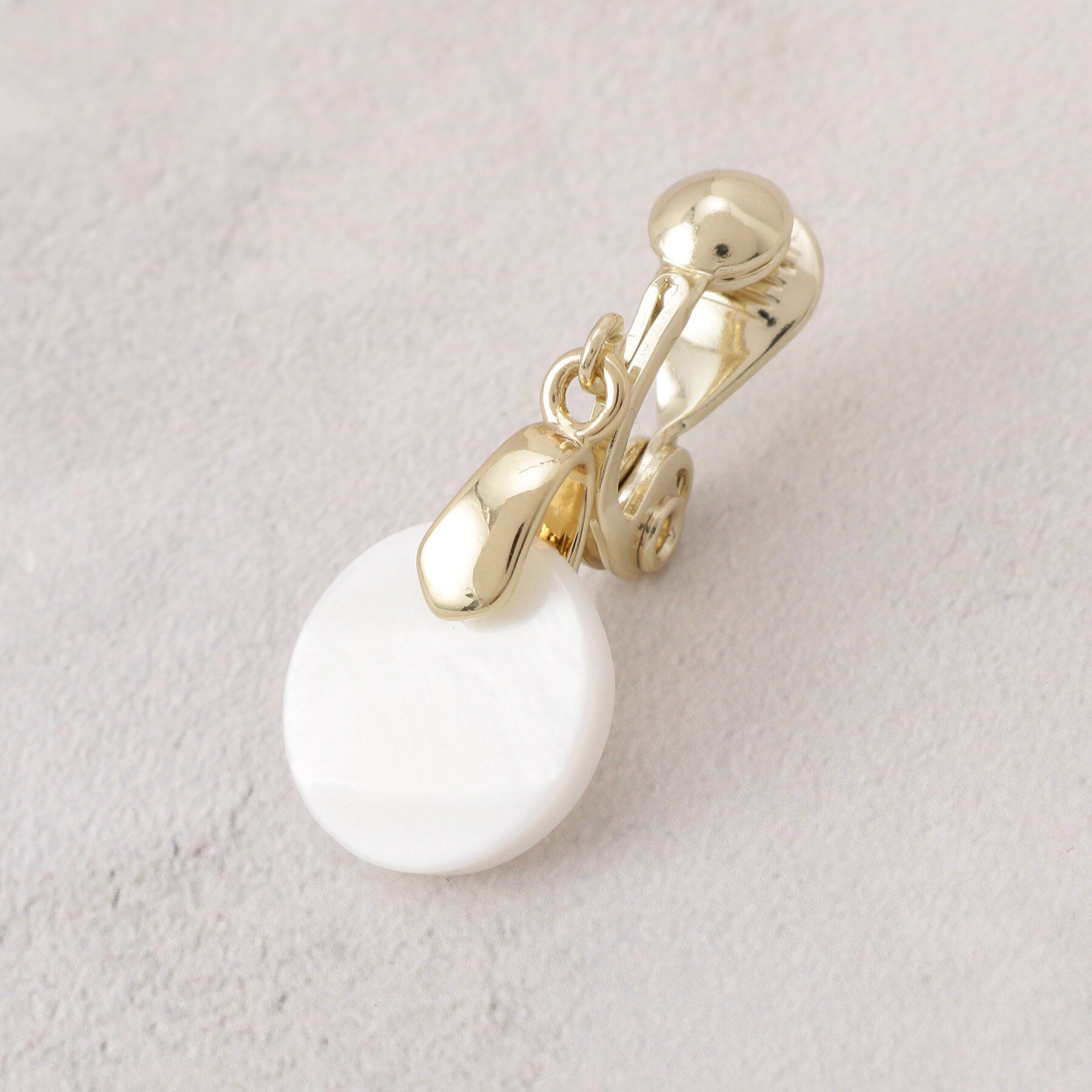 grove「【痛くなりにくい】ラウンドシェルイヤリング」|イヤリング|