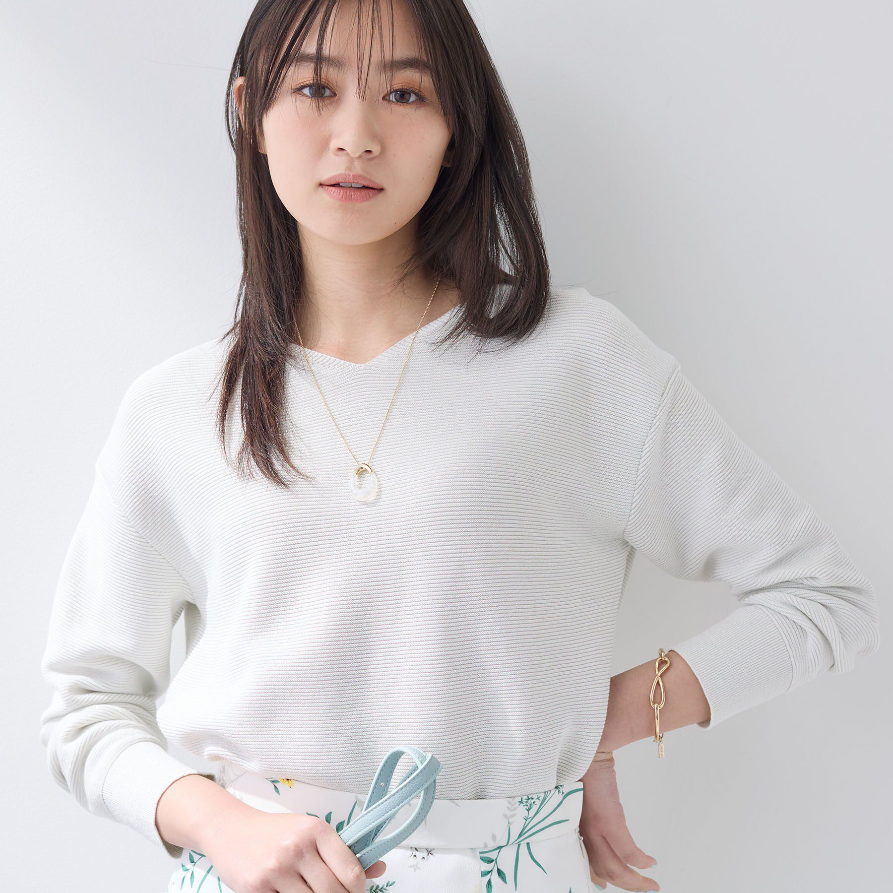 INDIVI「【洗える／軽量】きらめきVネックニット」|ニット・セーター|ライトグレー(011