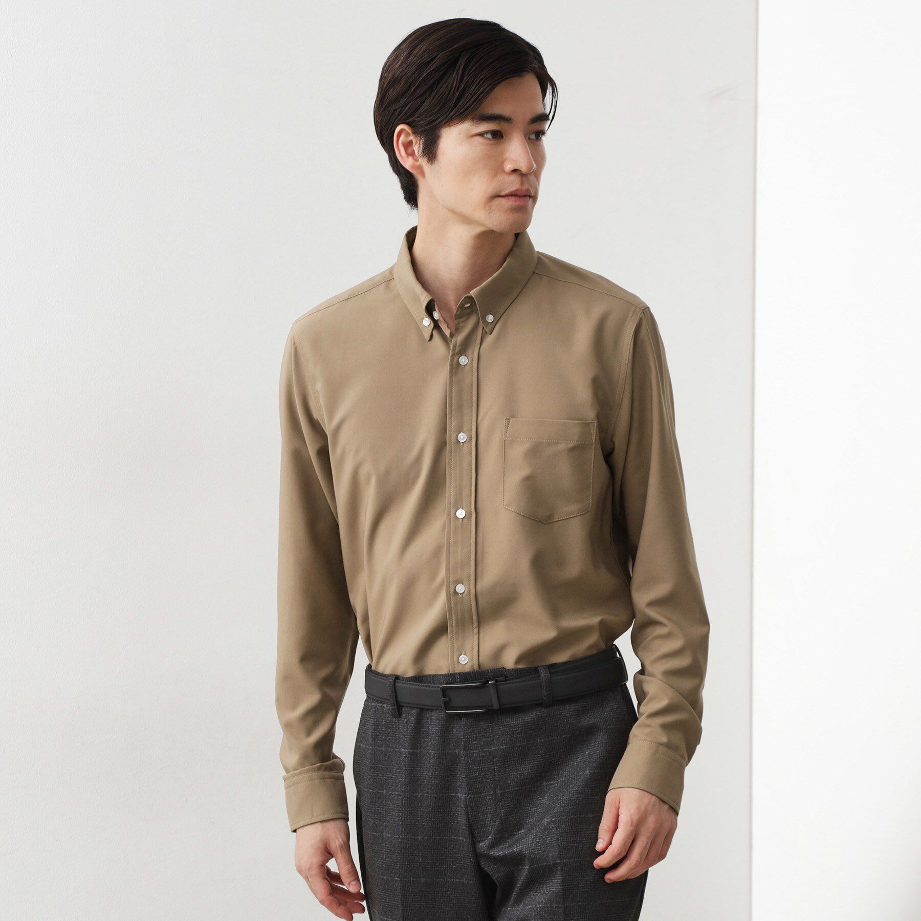 THE SHOP TK「スムースファイバー長袖シャツ 【吸水速乾/UVカット/軽量/イージーケア】」|シャツ・ブラウス|ベージュ(052)