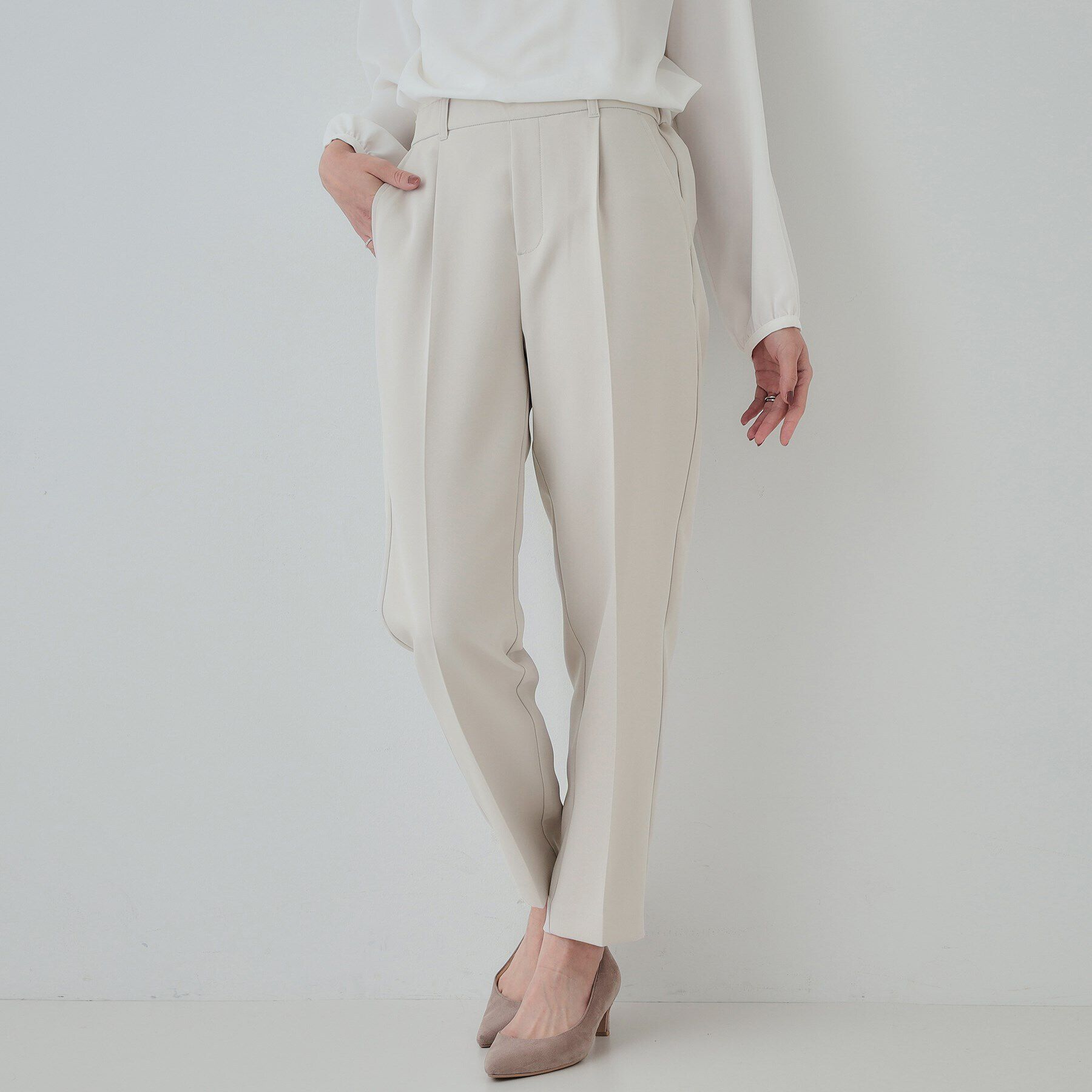 SHOO･LA･RUE「【SS-3L/洗える/通勤・セレモニーにも】しなやかな身のこなしが叶う ストレッチテーパードパンツ」|その他|グレージュ(050)