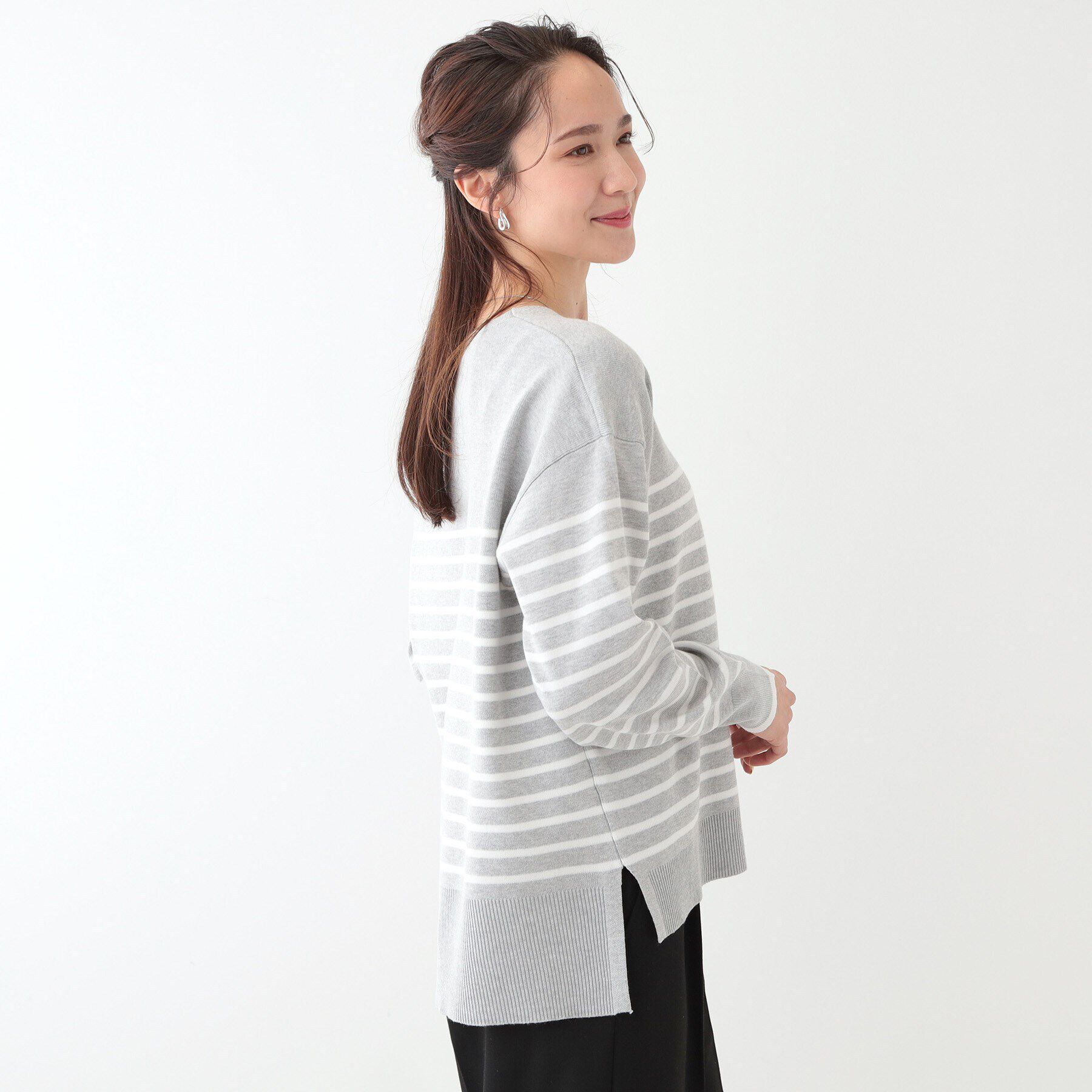 SHOO･LA･RUE「【洗える/S-LL】お顔周りすっきり 優しい肌触りのVネックニット」|ニット・セーター|