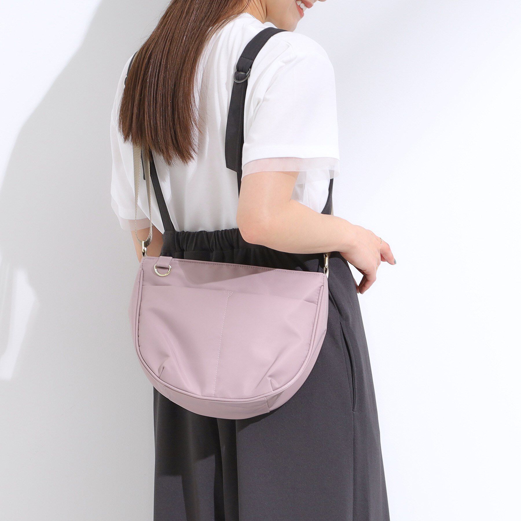 SHOO･LA･RUE「【撥水】フロントポケットハーフムーンショルダーバッグ」|ショルダー・メッセンジャー|