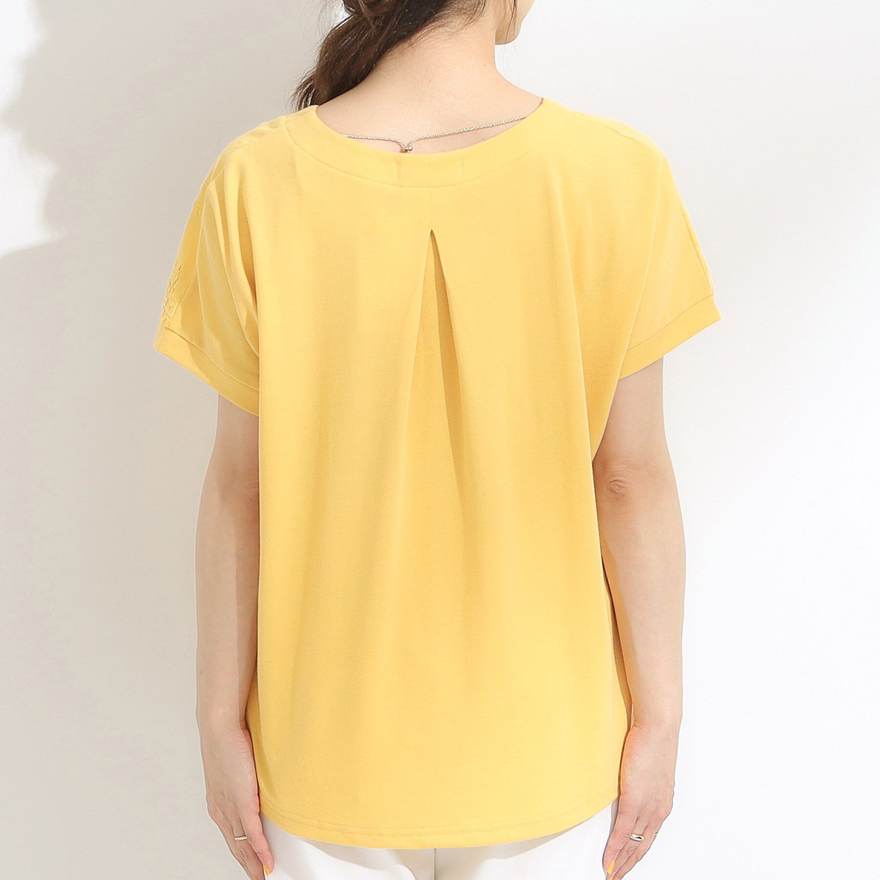 SHOO･LA･RUE「【洗える/S-LL】インせず着られる さらっと大人上品 刺繍トップス」|Tシャツ・カットソー|