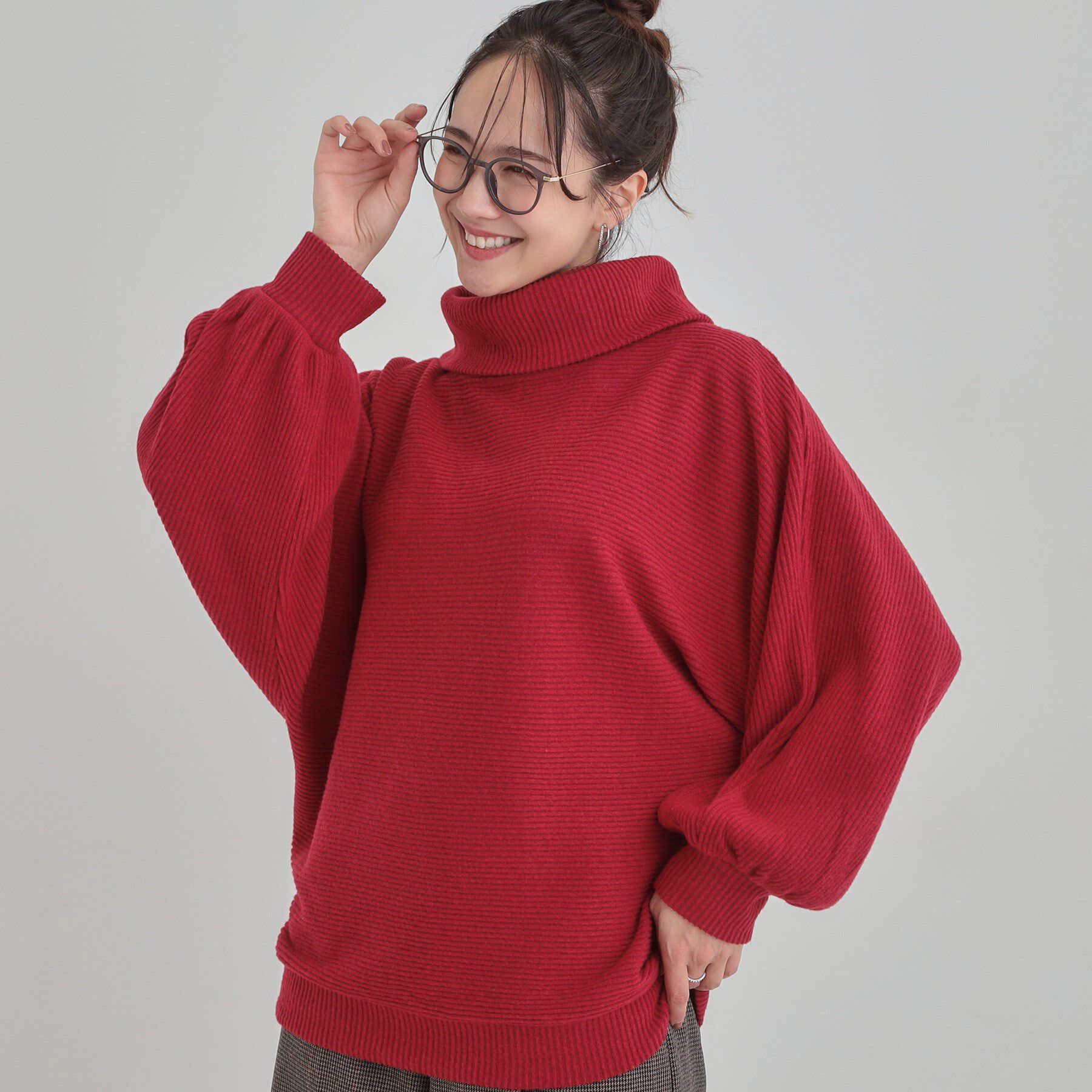 SHOO･LA･RUE「お顔周りをスッキリ見せるオフタートルリブドルマン」|Tシャツ・カットソー|レッド(063)