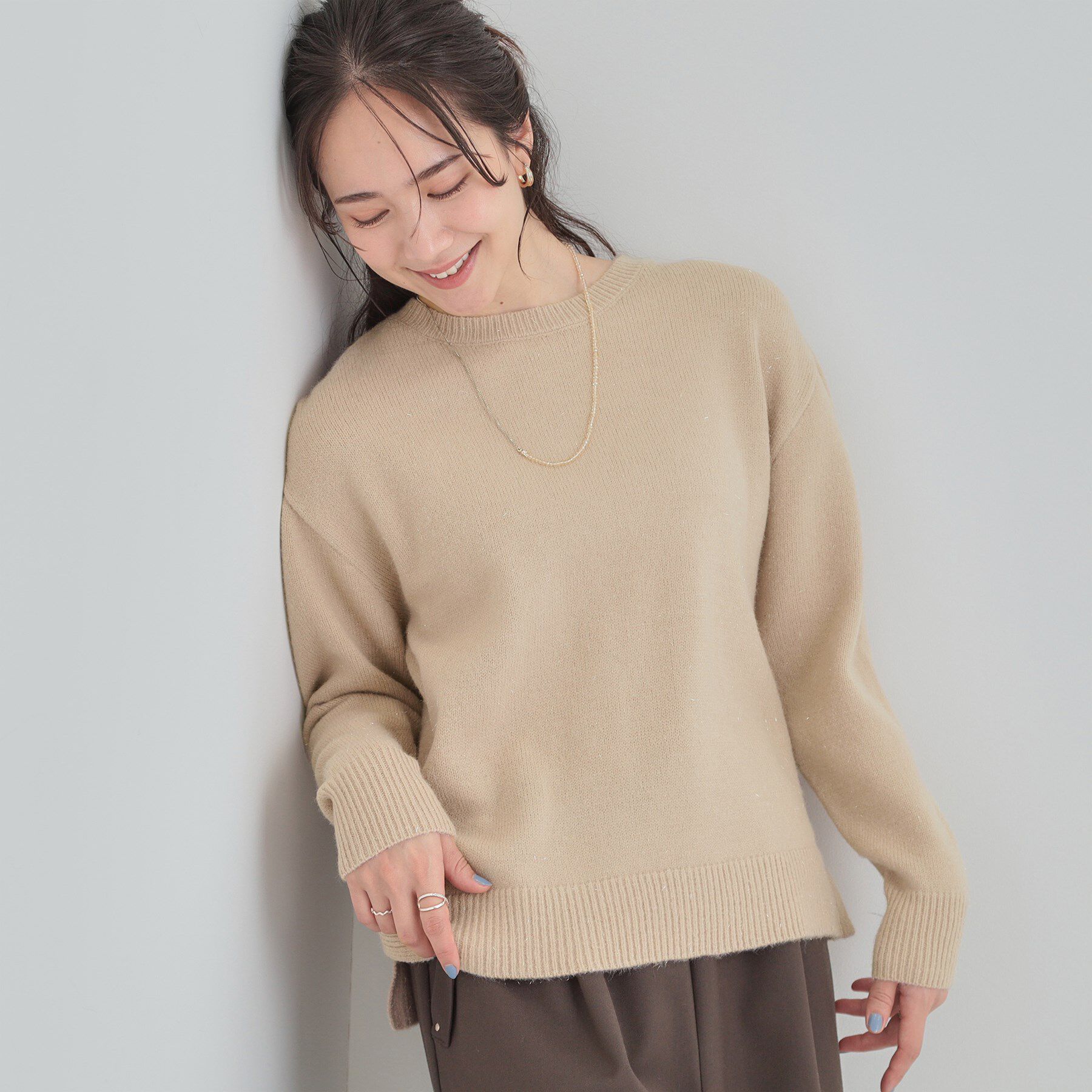 SHOO･LA･RUE「【S-LL/洗濯機可】さりげないラメが上品　クルーネックニット」|ニット・セーター|ベージュ(052)
