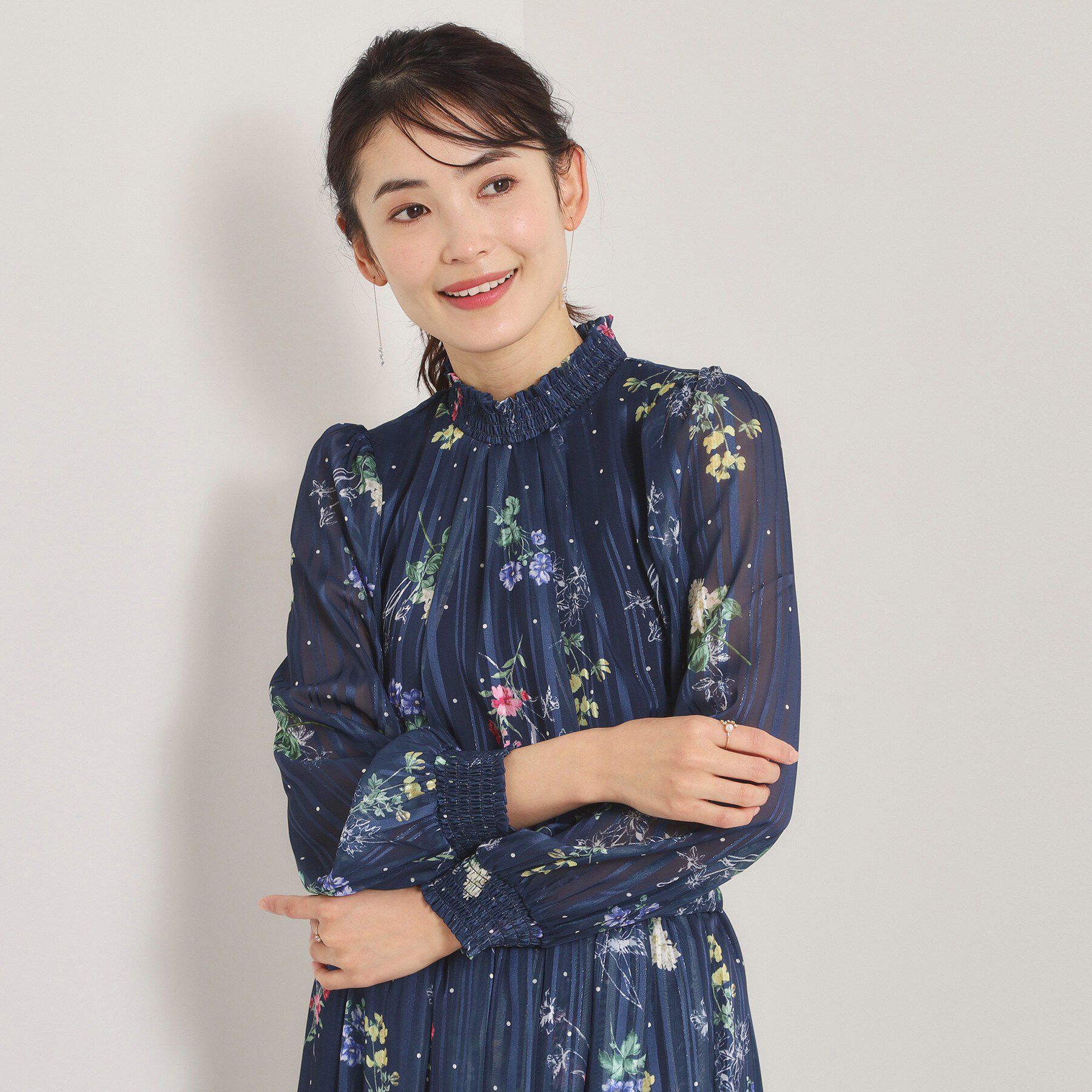 ITS&rsquo;DEMO「【手洗い可／セットアップ可】ラメストライプ花柄ブラウス」|シャツ・ブラウス|ネイビー(194)