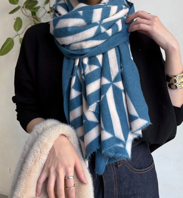  「【WEB限定】幾何柄プリントストール」|マフラー|