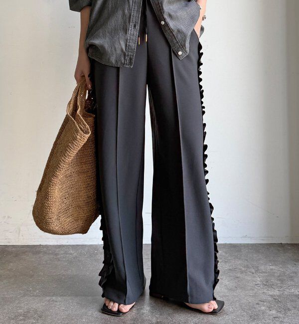  「【WEB限定】カットジョーゼットサイドフリルラインパンツ」|チノ|チャコールグレー