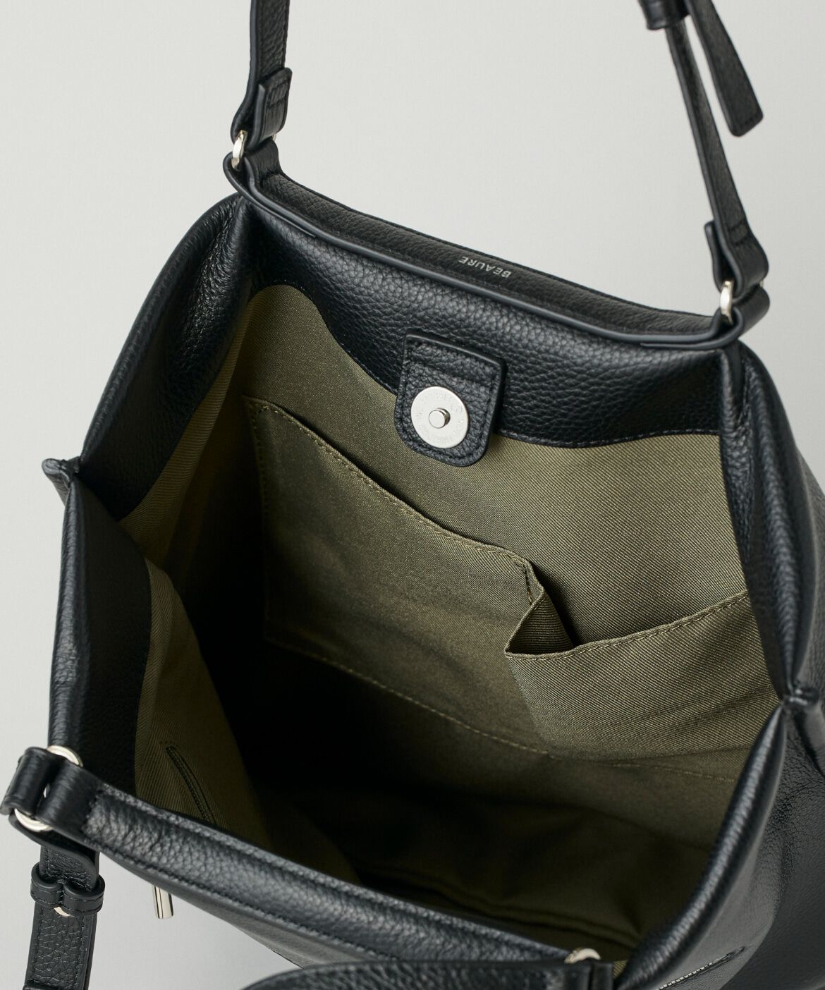 7-IDconcept.「カウレザーシンプルデザイン薄マチトート」|トートバッグ|