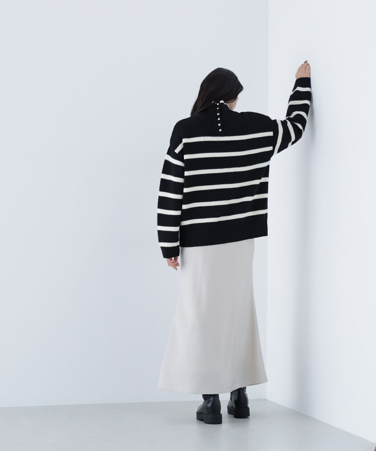  「バックボタンタートルニット」|ニット・セーター|