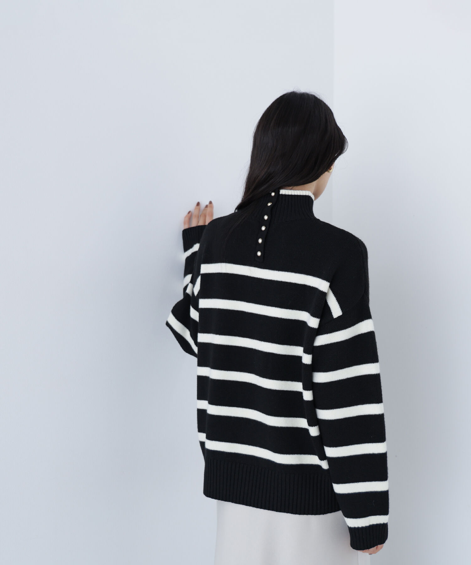  「バックボタンタートルニット」|ニット・セーター|