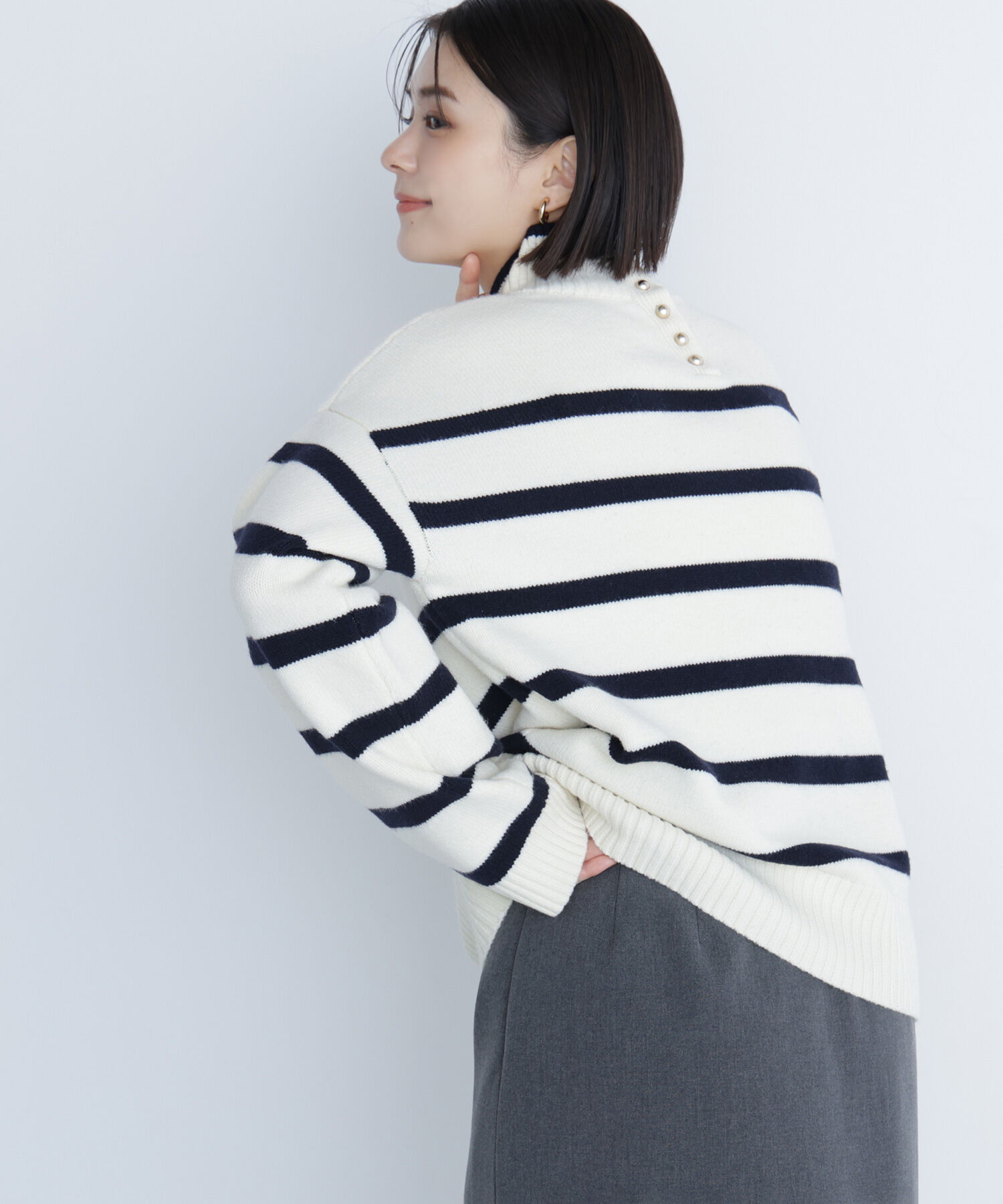  「バックボタンタートルニット」|ニット・セーター|