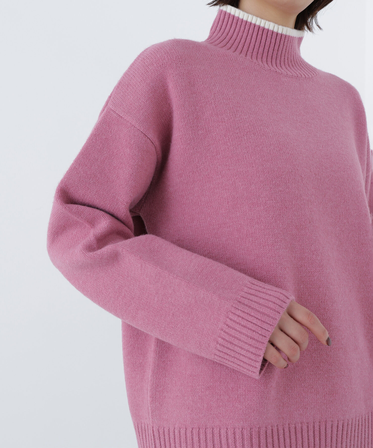  「バックボタンタートルニット」|ニット・セーター|