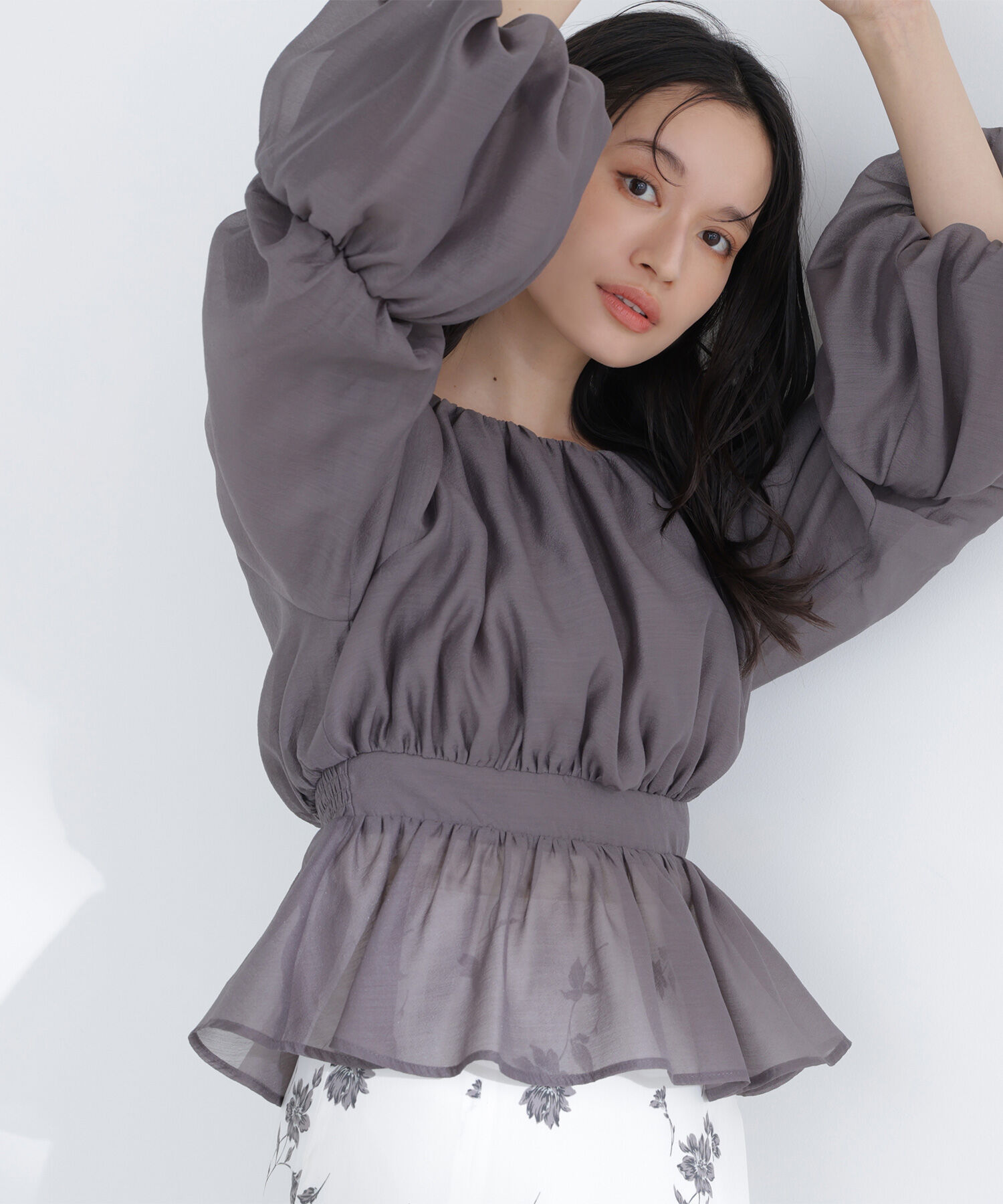  「シアーギャザーペプラムブラウス」|シャツ・ブラウス|チャコール1