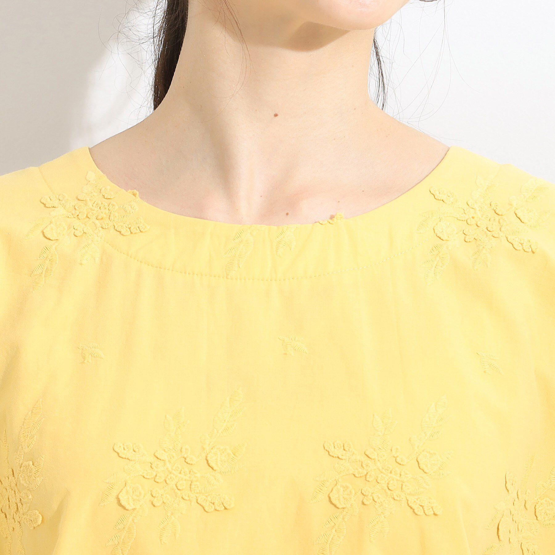 SHOO･LA･RUE「【洗える/S-LL】インせず着られる さらっと大人上品 刺繍トップス」|Tシャツ・カットソー|