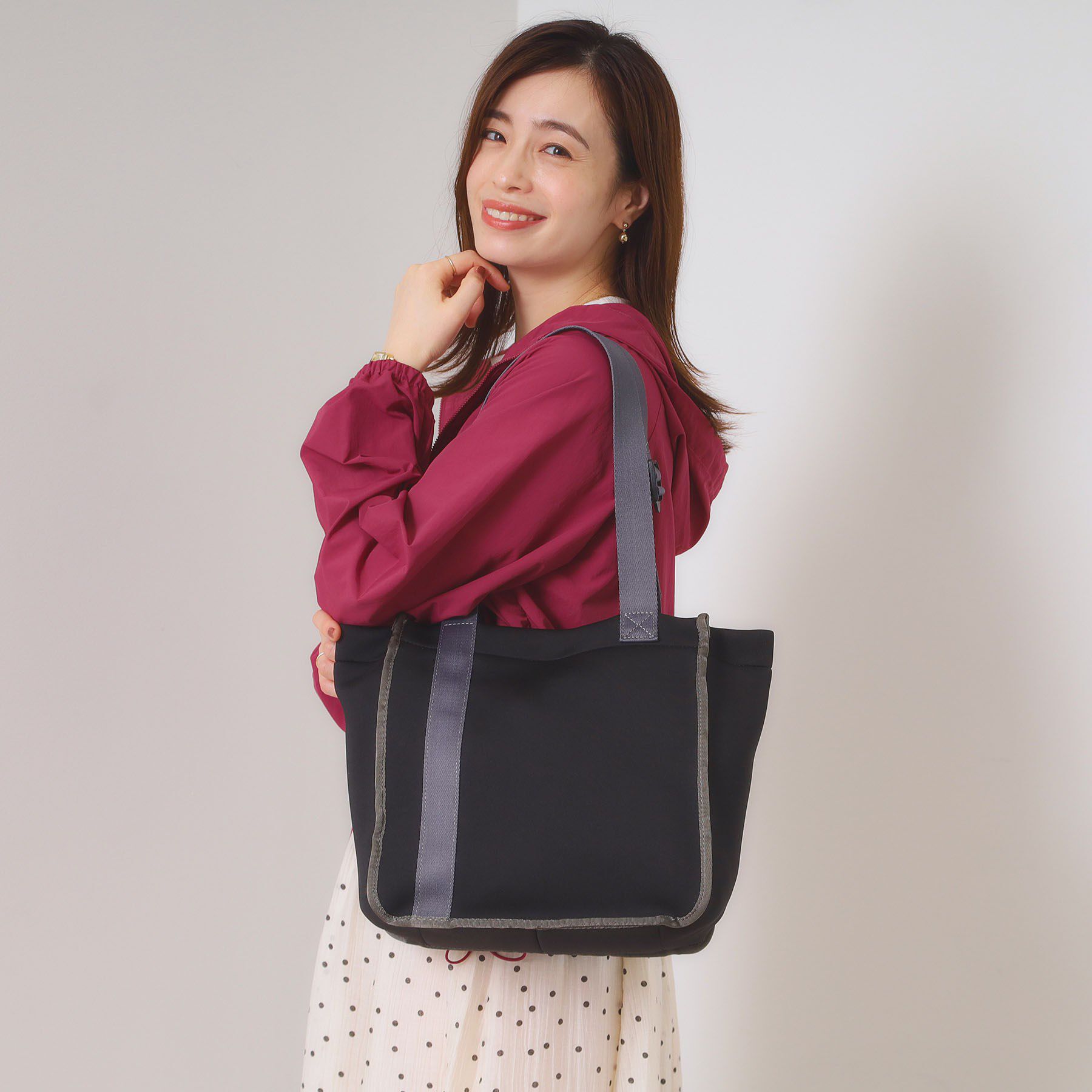 ITS&rsquo;DEMO「【A4対応】ネオプレーンサイドホックトート」|トートバッグ|