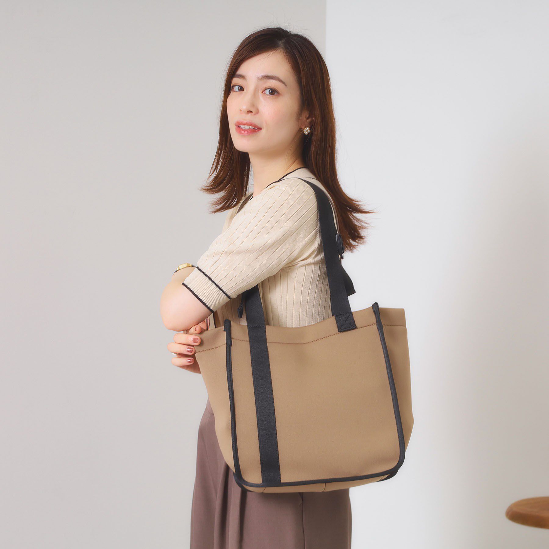 ITS&rsquo;DEMO「【A4対応】ネオプレーンサイドホックトート」|トートバッグ|