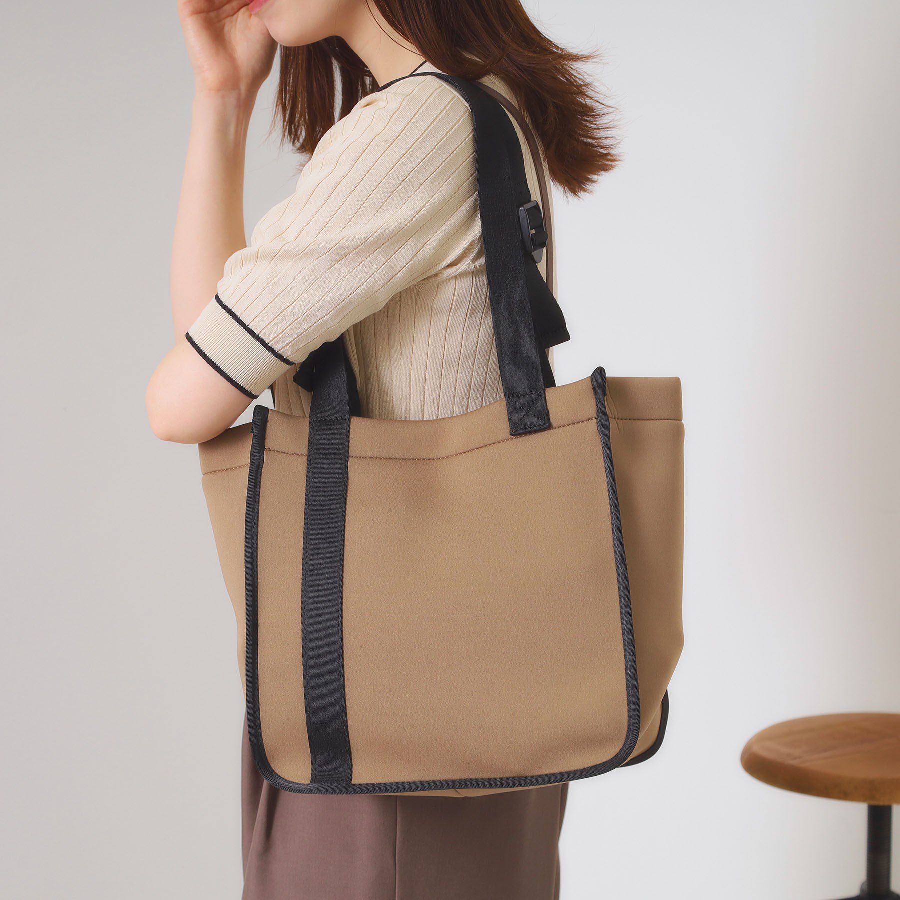 ITS&rsquo;DEMO「【A4対応】ネオプレーンサイドホックトート」|トートバッグ|ブラウン(043)