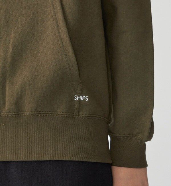 SHIPS「【WEB限定】SHIPS: マイクロ SHIPS 刺繍 ロゴ 裏毛 スウェット プルオーバーパーカー」|パーカー|オリーブ