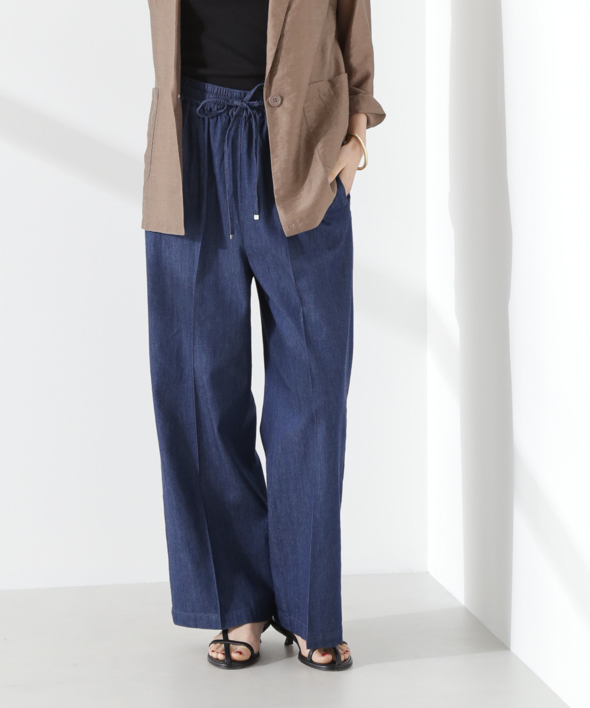 nano･universe「ライトデニムドロストセンタープレスパンツ(セットアップ可)」|チノ|ネイビー