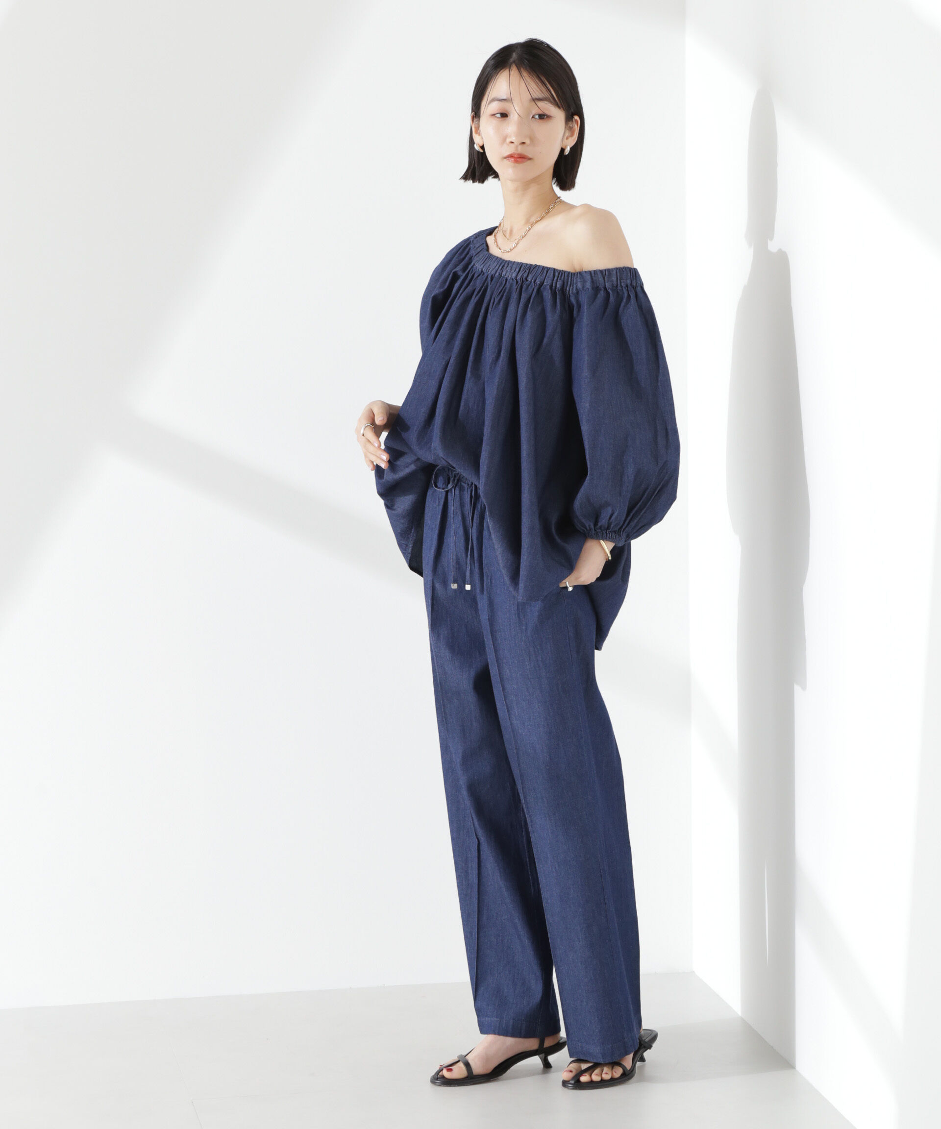 nano･universe「ライトデニムドロストセンタープレスパンツ(セットアップ可)」|チノ|