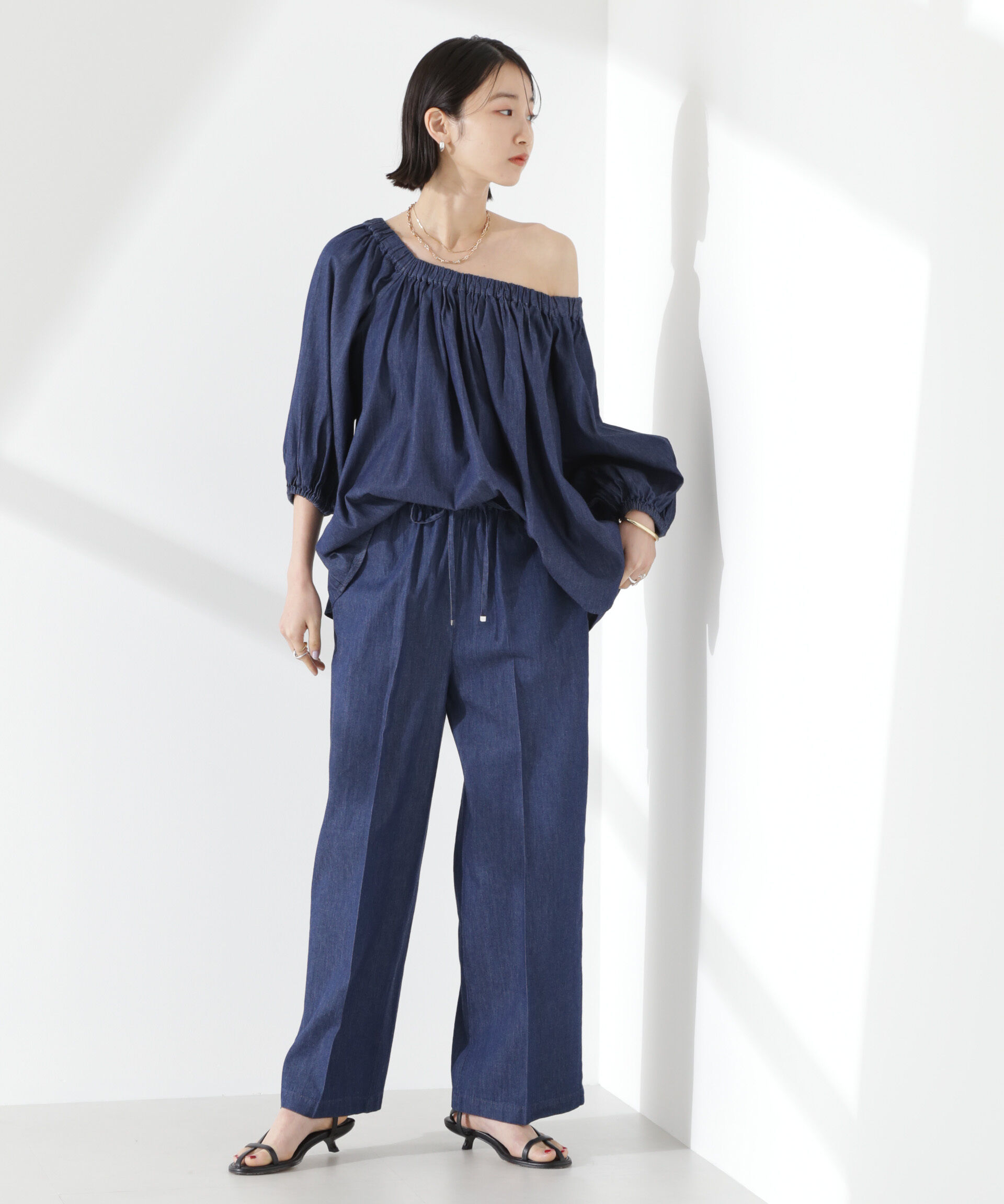 nano･universe「ライトデニムドロストセンタープレスパンツ(セットアップ可)」|チノ|