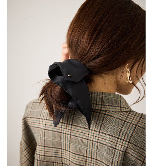 ROPE PICNIC PASSAGE「チャーム付きサテンボリュームスクエアシュシュ」|ヘアゴム・シュシュ|ブラック(01)