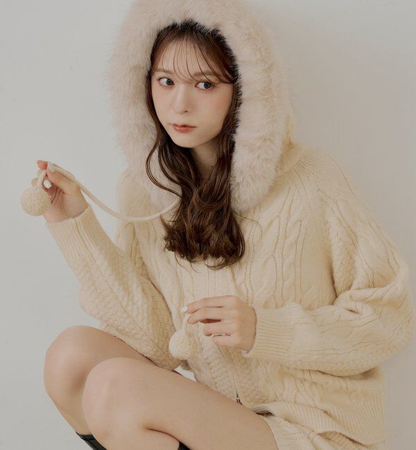  「【セットアップ対応】ポンポン付きファーフードケーブルニットカーディガン」|カーディガン|