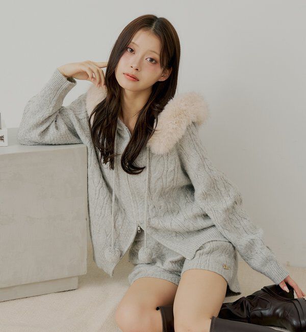  「【セットアップ対応】ポンポン付きファーフードケーブルニットカーディガン」|カーディガン|