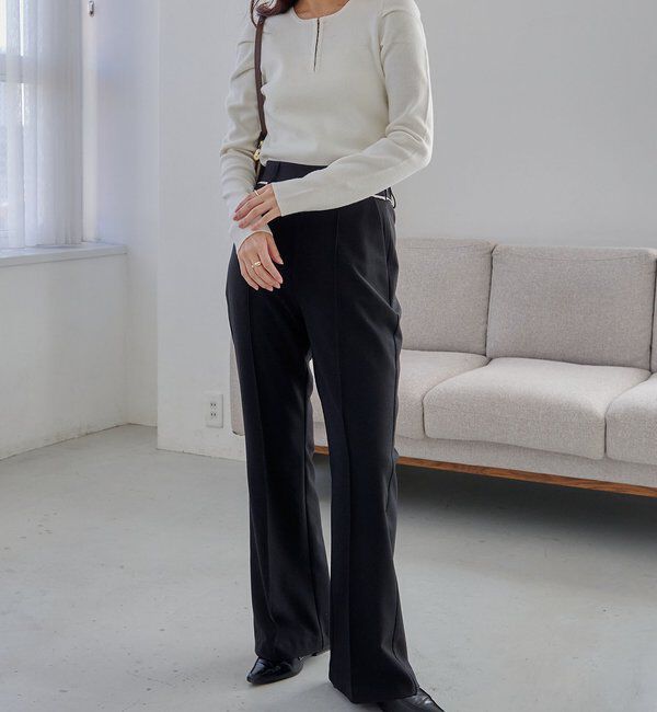  「【低身長サイズあり】ピンタックフレアパンツ」|チノ|