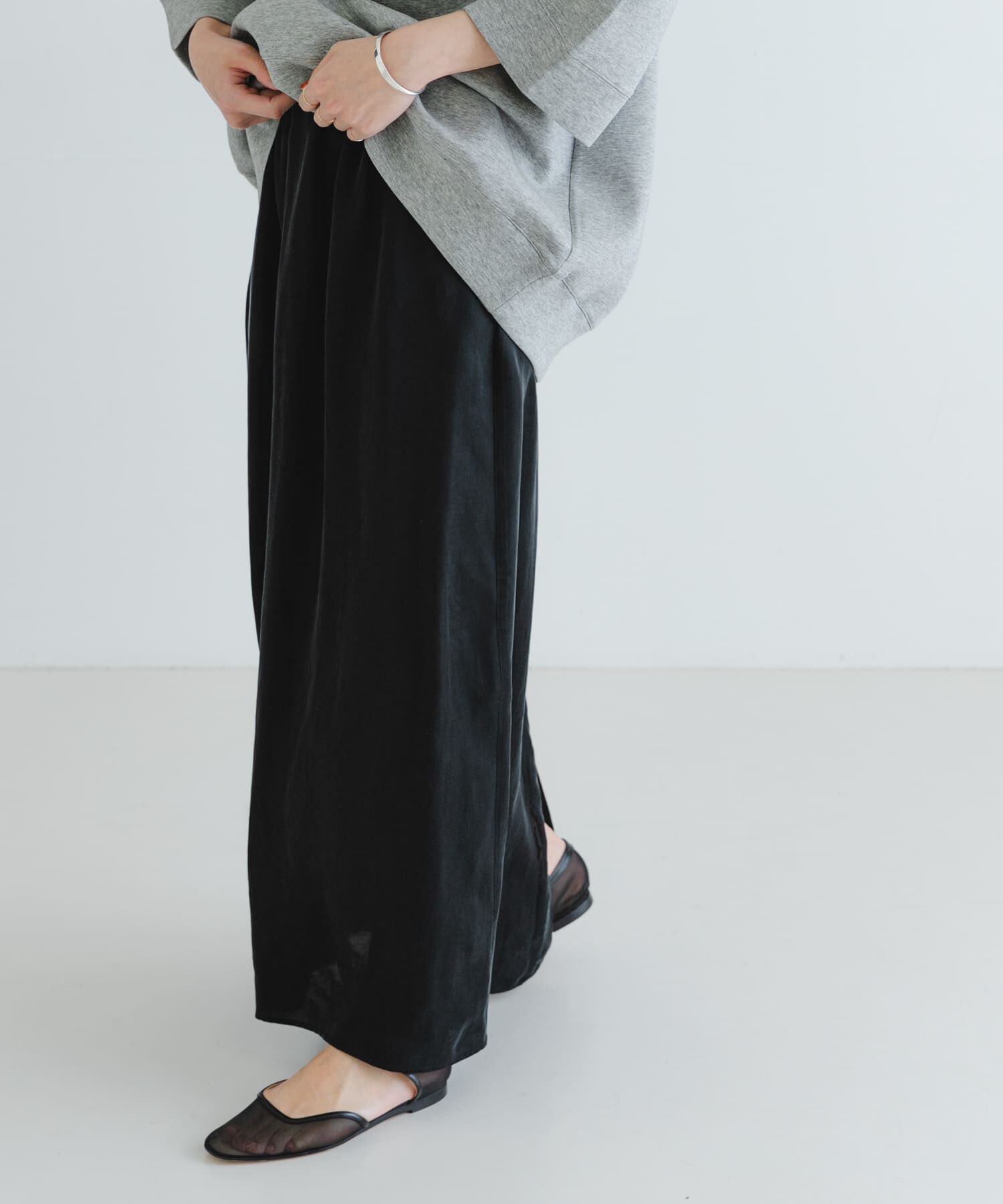 URBAN RESEARCH「『2サイズ展開』キュプラサテンストレートスカート」|スカート|