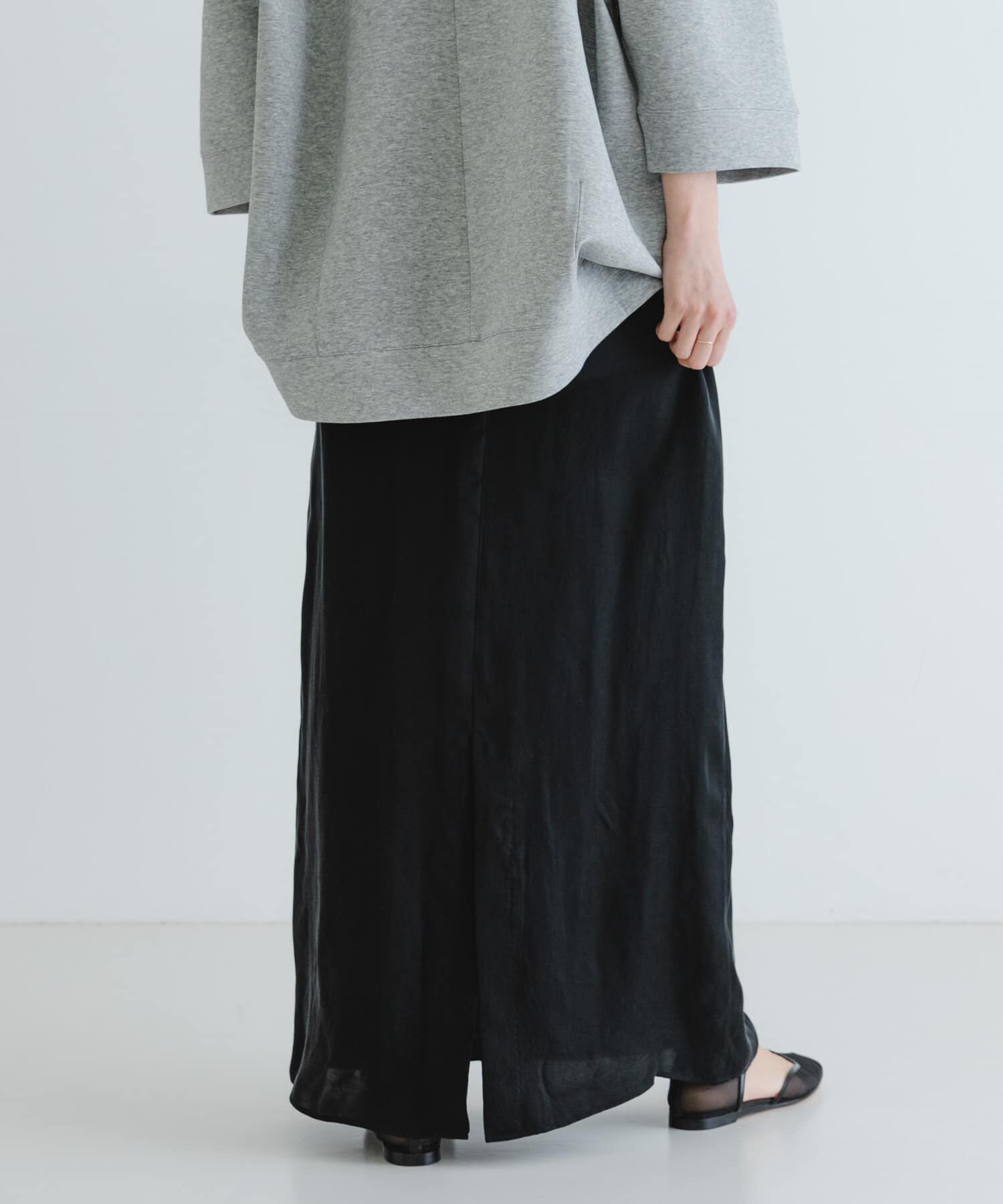 URBAN RESEARCH「『2サイズ展開』キュプラサテンストレートスカート」|スカート|