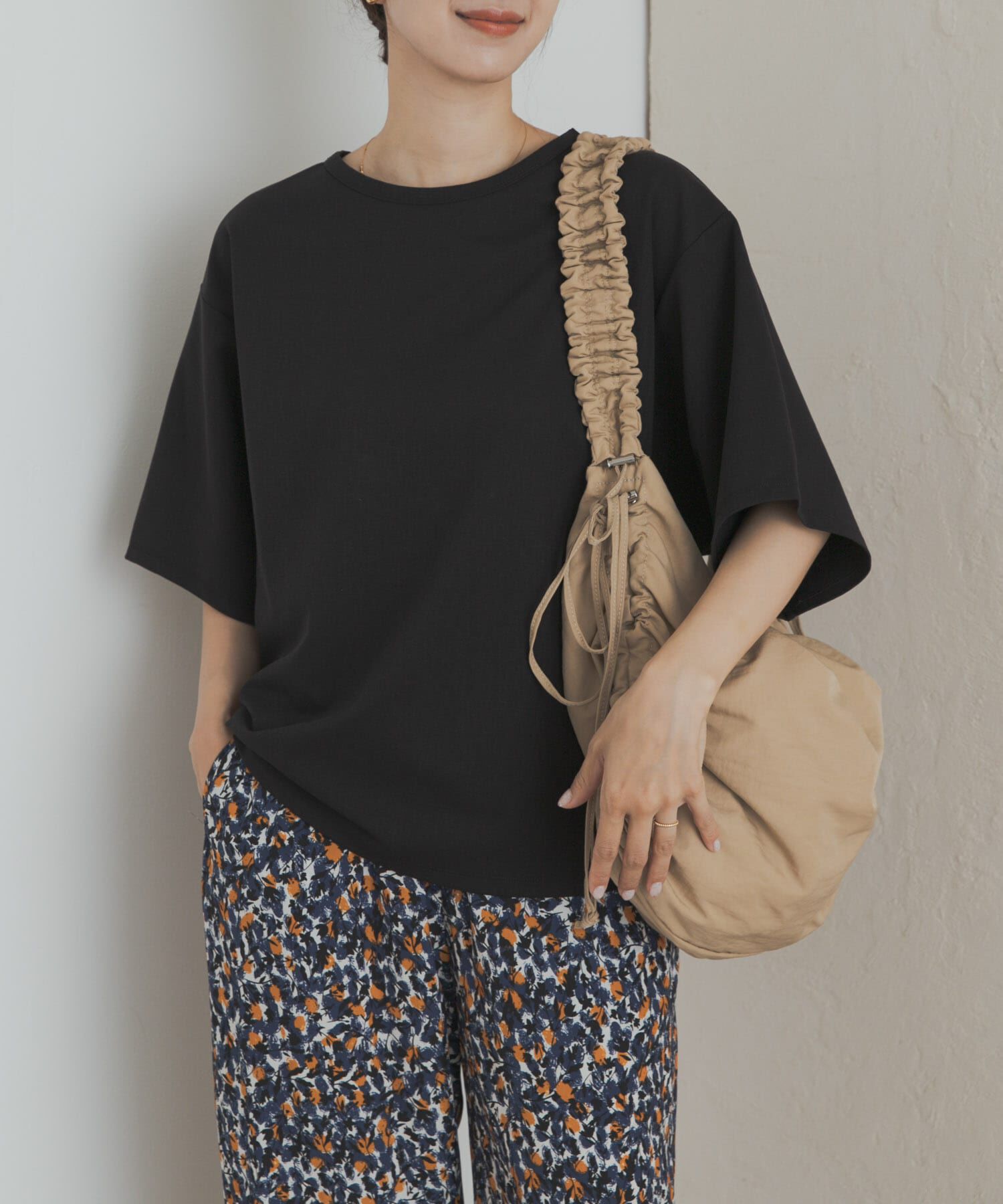 URBAN RESEARCH DOORS「オーバーサイズフォルムプルオーバー」|Tシャツ・カットソー|ブラック