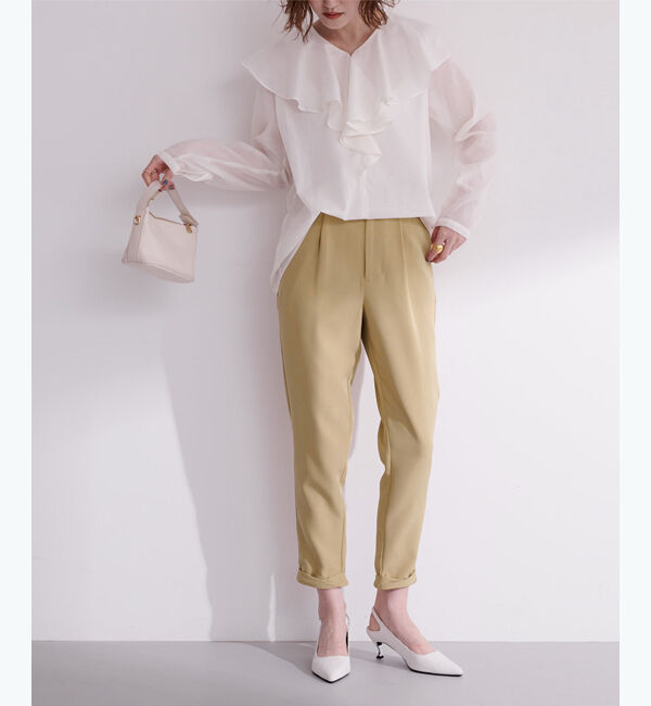 ur's「ツイストヘムテーパードパンツ」|スラックス|ベージュ