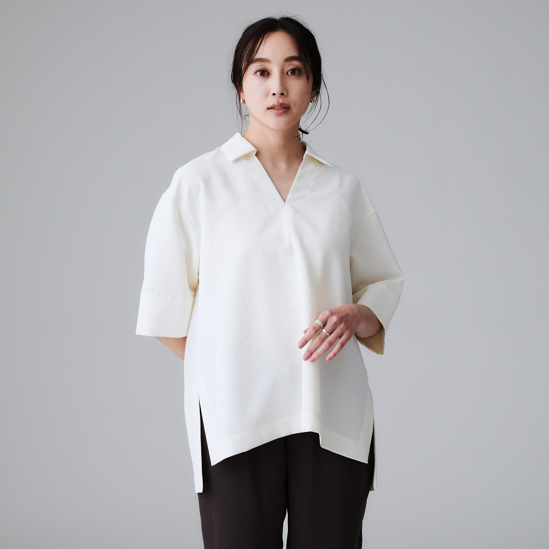UNTITLED「【UVカット/接触冷感/吸水速乾/ゆったり】V開きネックシャツ」|シャツ・ブラウス|
