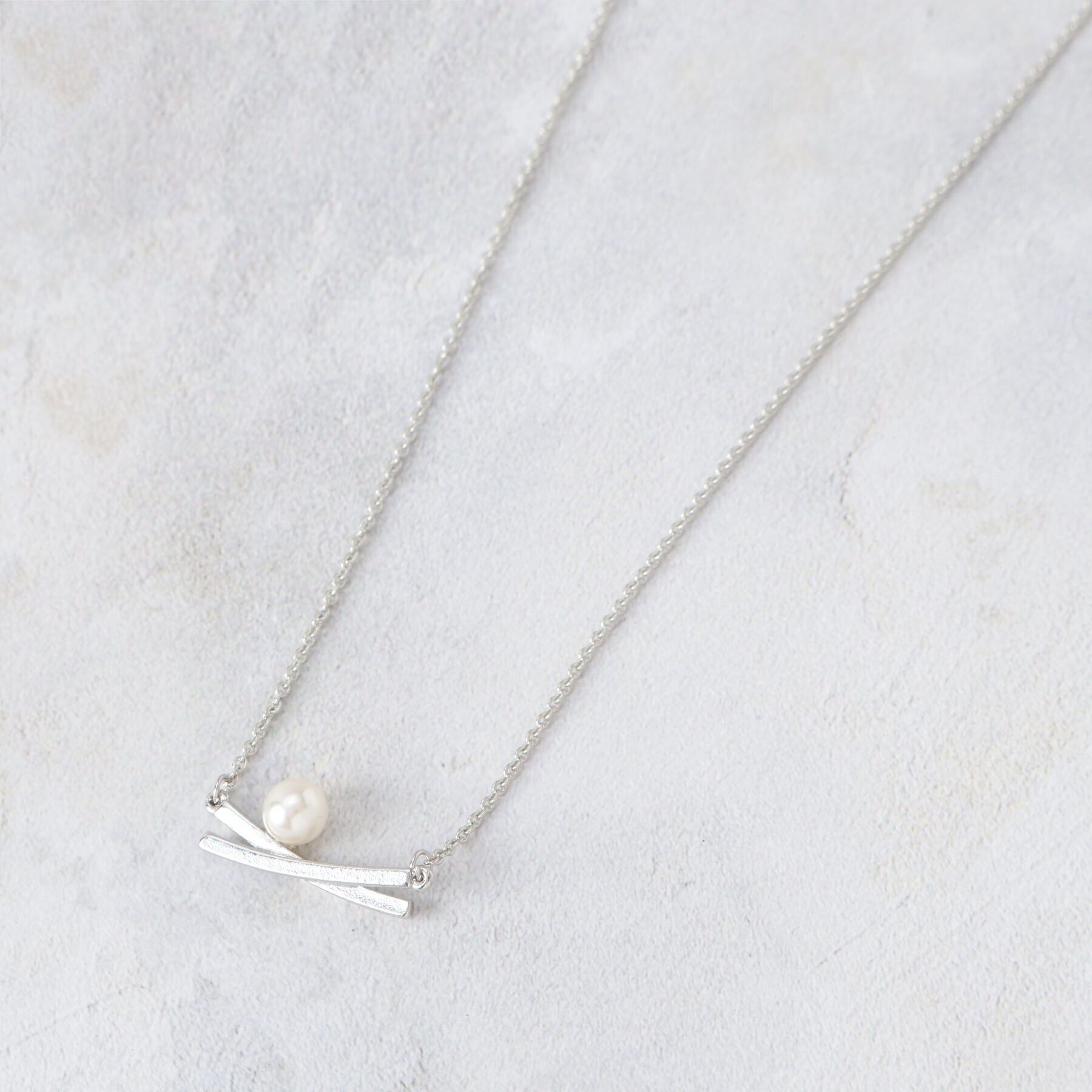 grove「クロスメタルパール調ショートネックレス【入卒対応可】」|ネックレス|シルバー(006)