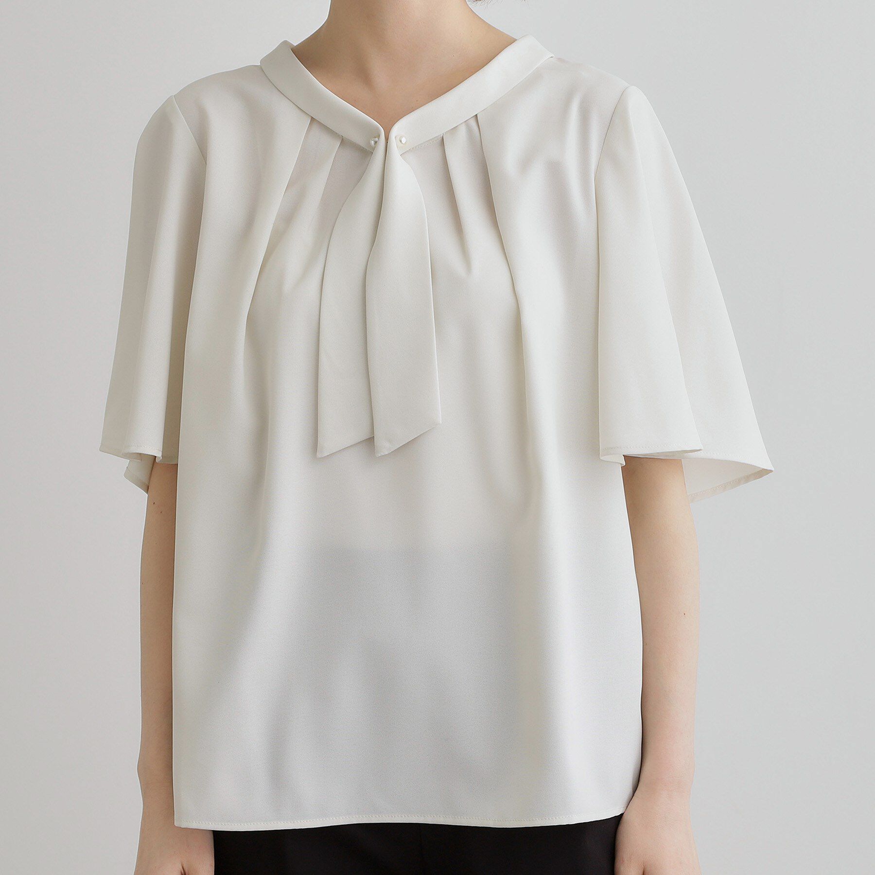 grove「【華やか】パール調ピン付きボウタイブラウス」|シャツ・ブラウス|