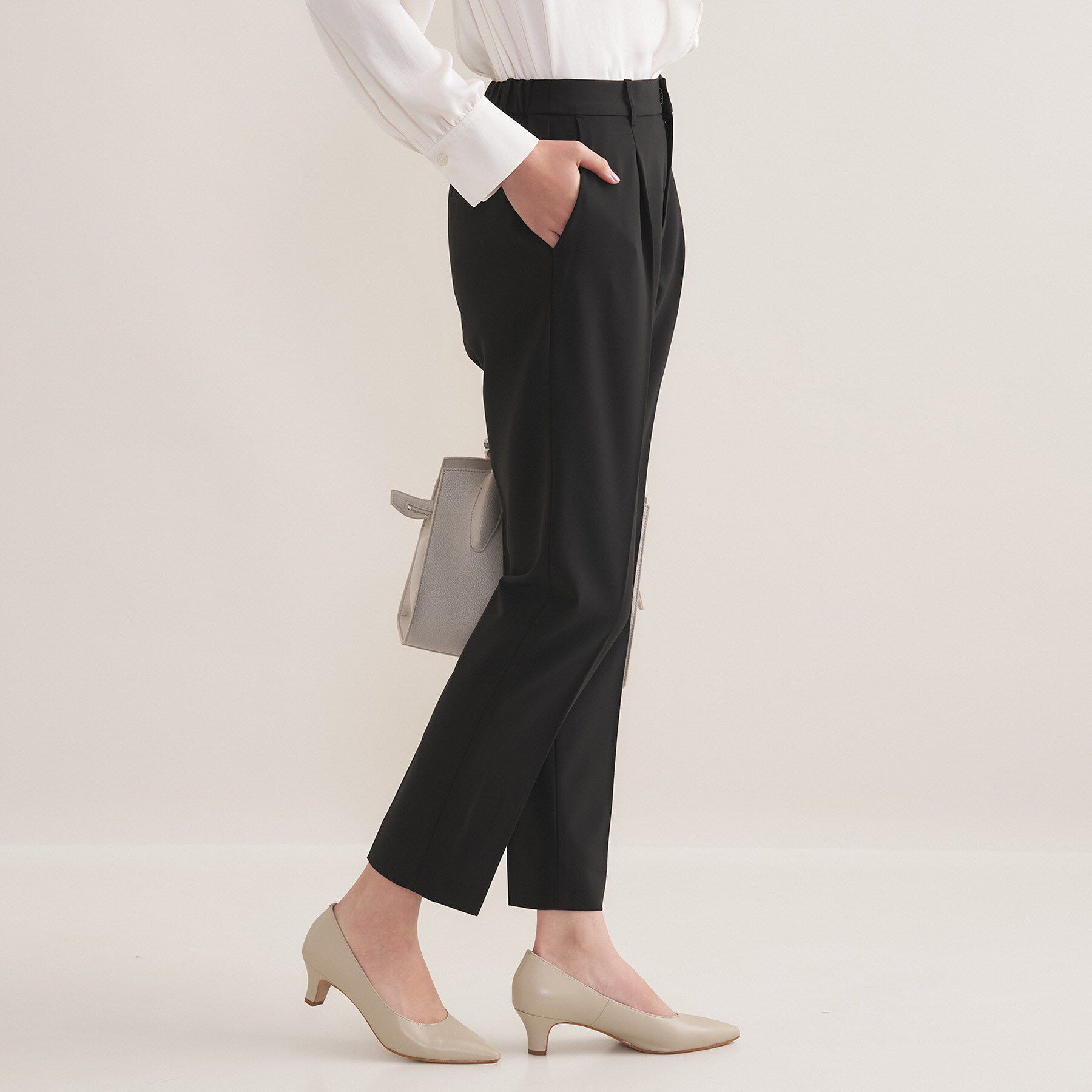 INDIVI「【通勤スーツ／洗える】ストレッチタックテーパードパンツ」|スーツ|