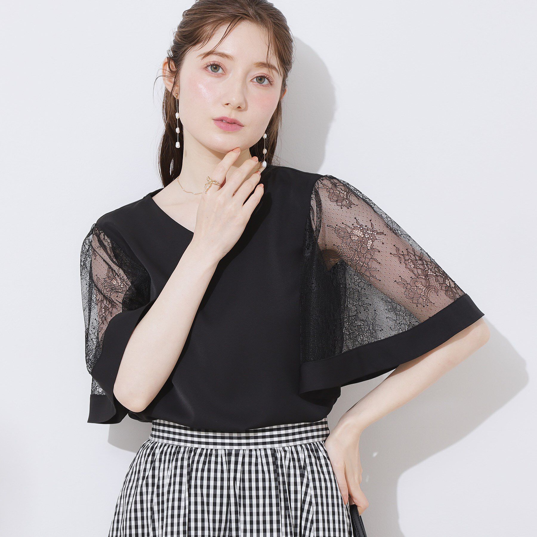 Couture broach「【マシンウォッシャブル・シアー・細見え】Vネック袖レースフレアブラウス」|シャツ・ブラウス|