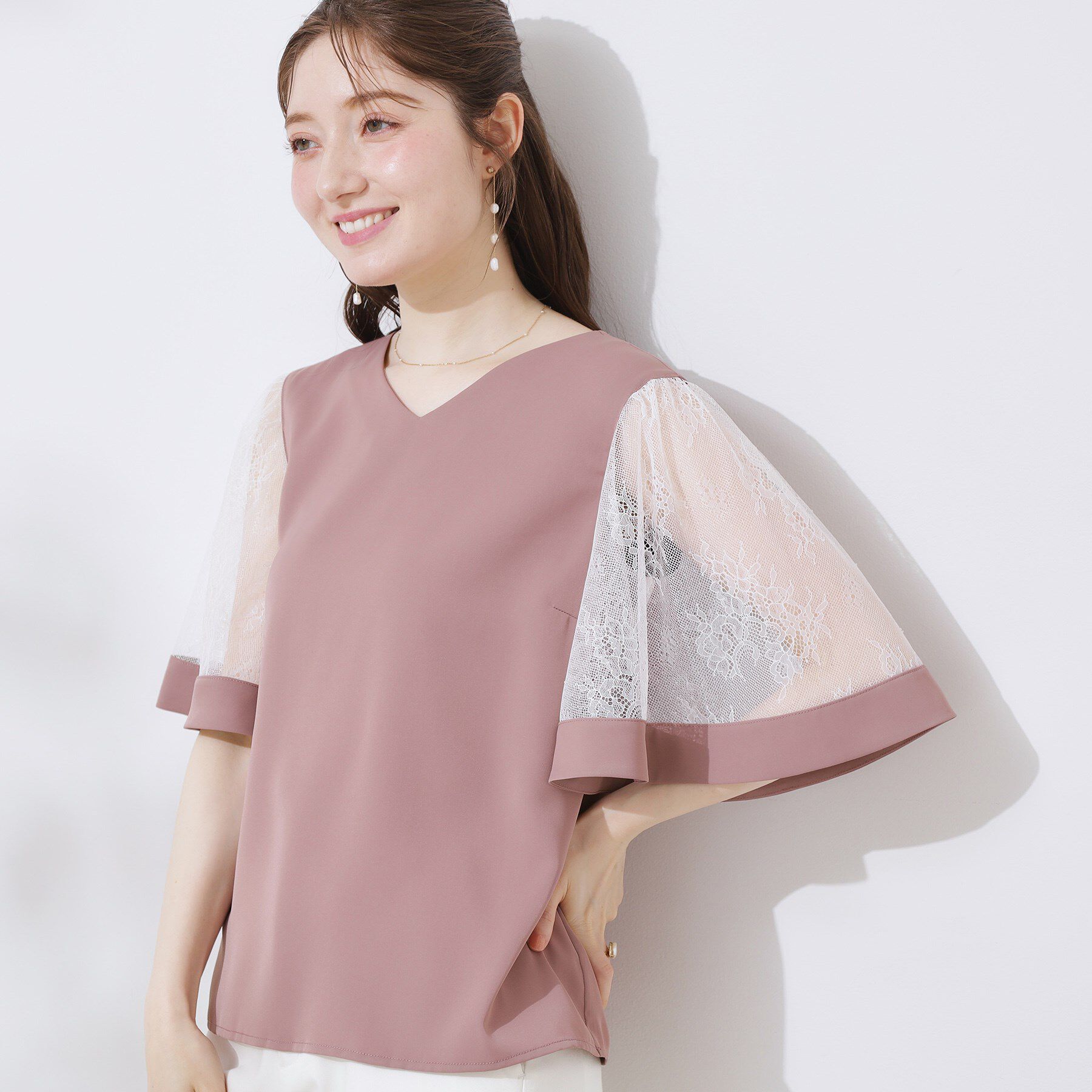 Couture broach「【マシンウォッシャブル・シアー・細見え】Vネック袖レースフレアブラウス」|シャツ・ブラウス|