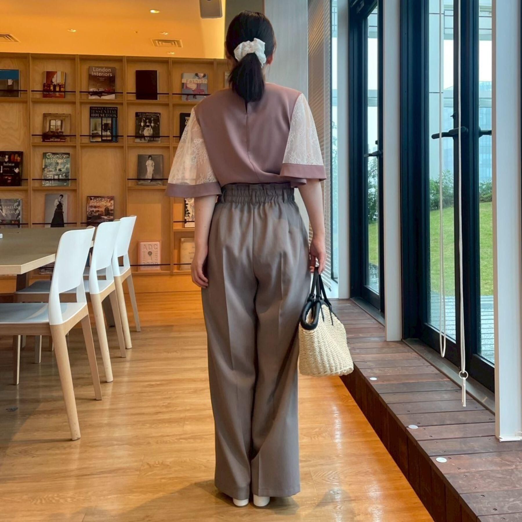 Couture broach「【マシンウォッシャブル・シアー・細見え】Vネック袖レースフレアブラウス」|シャツ・ブラウス|